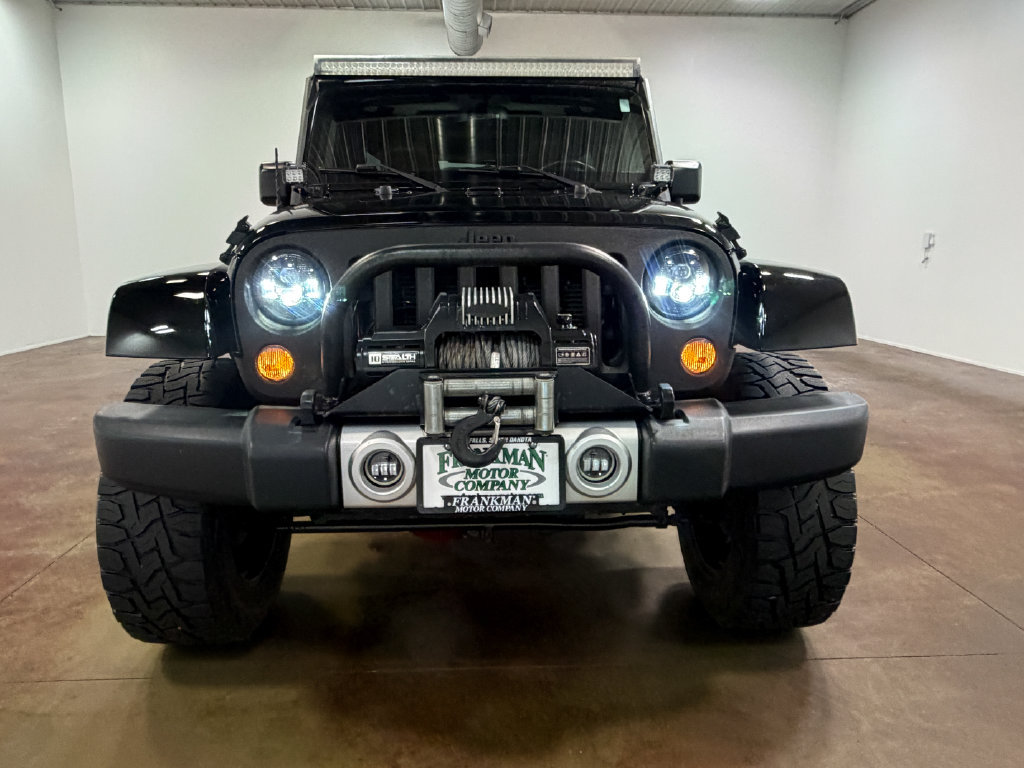 Used 2015 Jeep Wrangler Unlimited Sahara w/ Connectivity Group AWD/4WD image 40