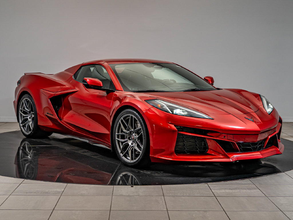 Used 2025 Chevrolet Corvette Z06 w/ Stealth Interior Trim Package RWD image 4