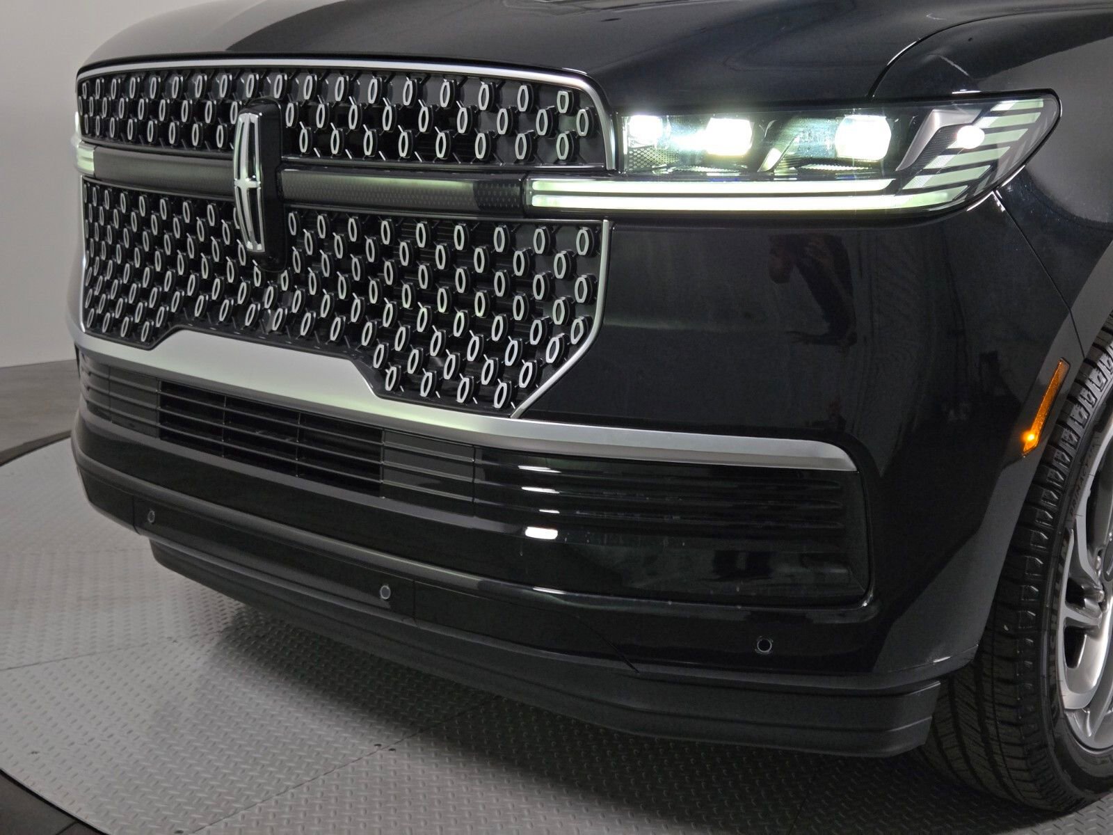 New 2026 Lincoln Navigator L Premier AWD/4WD image 10