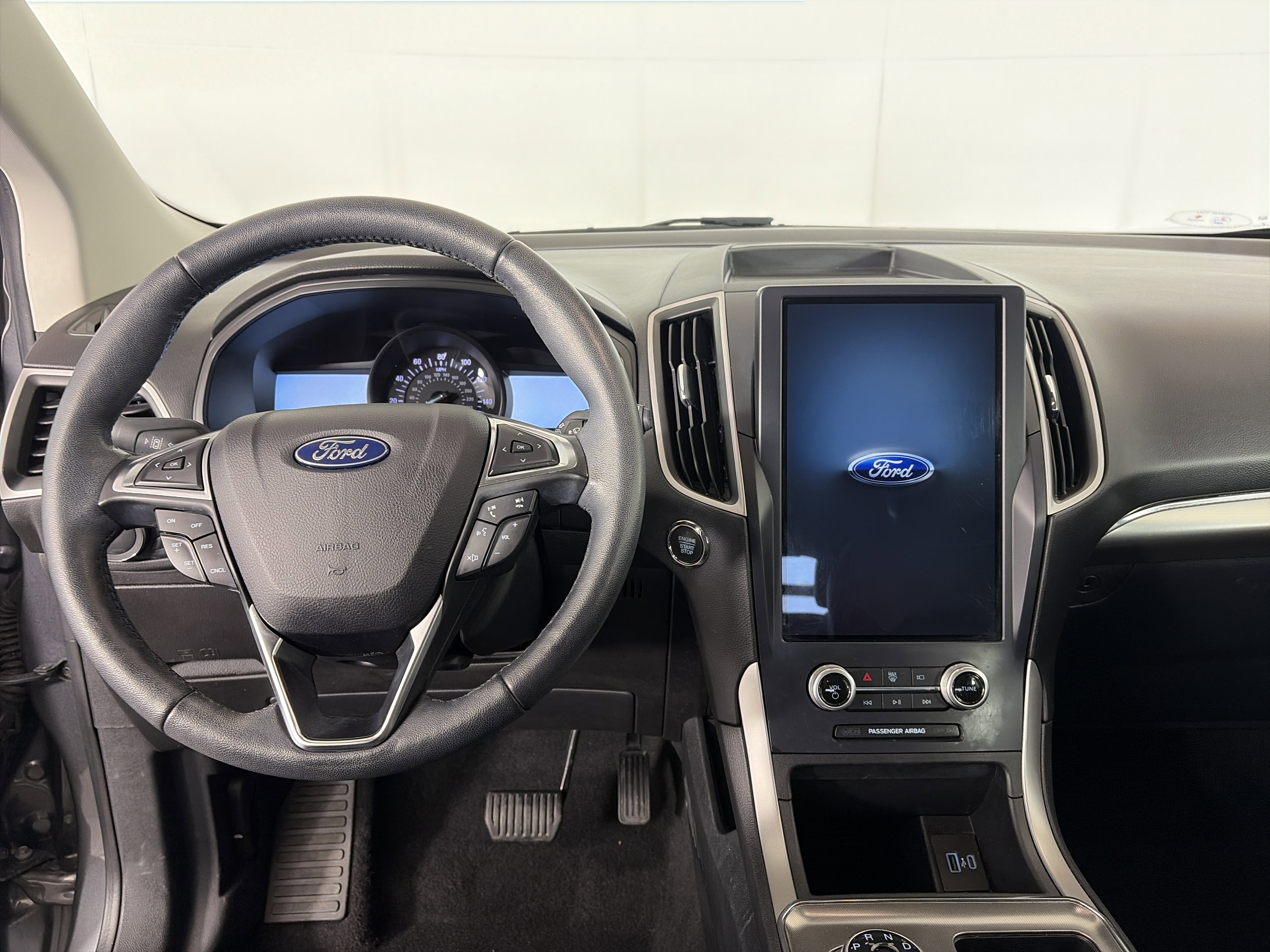 Used 2022 Ford Edge SEL w/ Convenience Package image 3