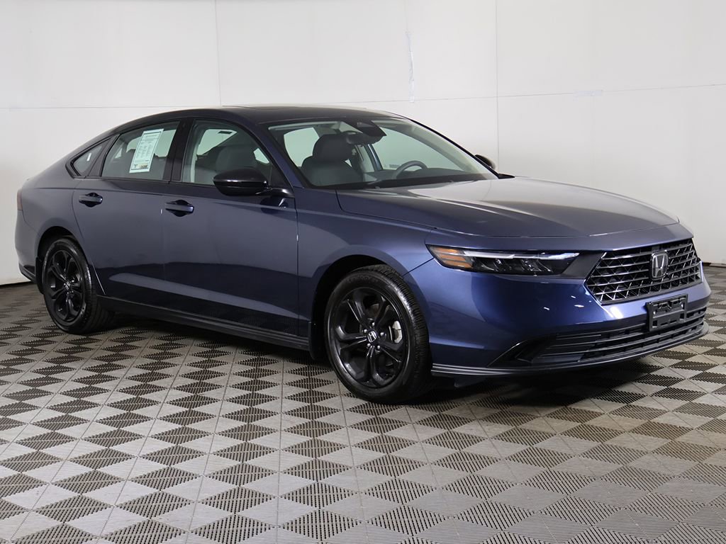 Used 2025 Honda Accord SE image 2