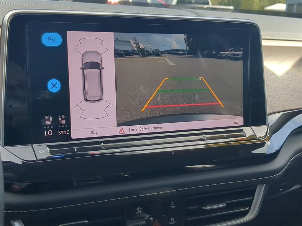 Used 2025 Volkswagen Atlas SE image 16