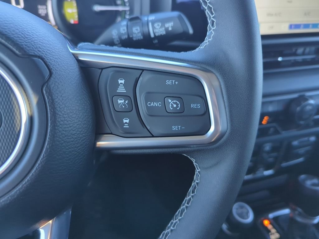 Used 2025 Jeep Wrangler Unlimited Sahara w/ Safety Group image 29