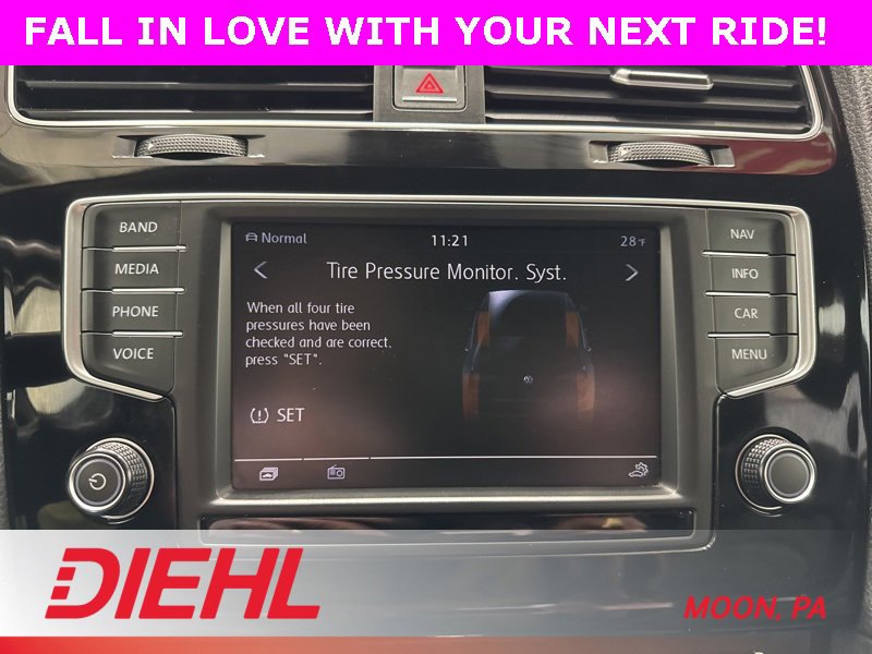 Used 2017 Volkswagen Golf R 4-Door image 31