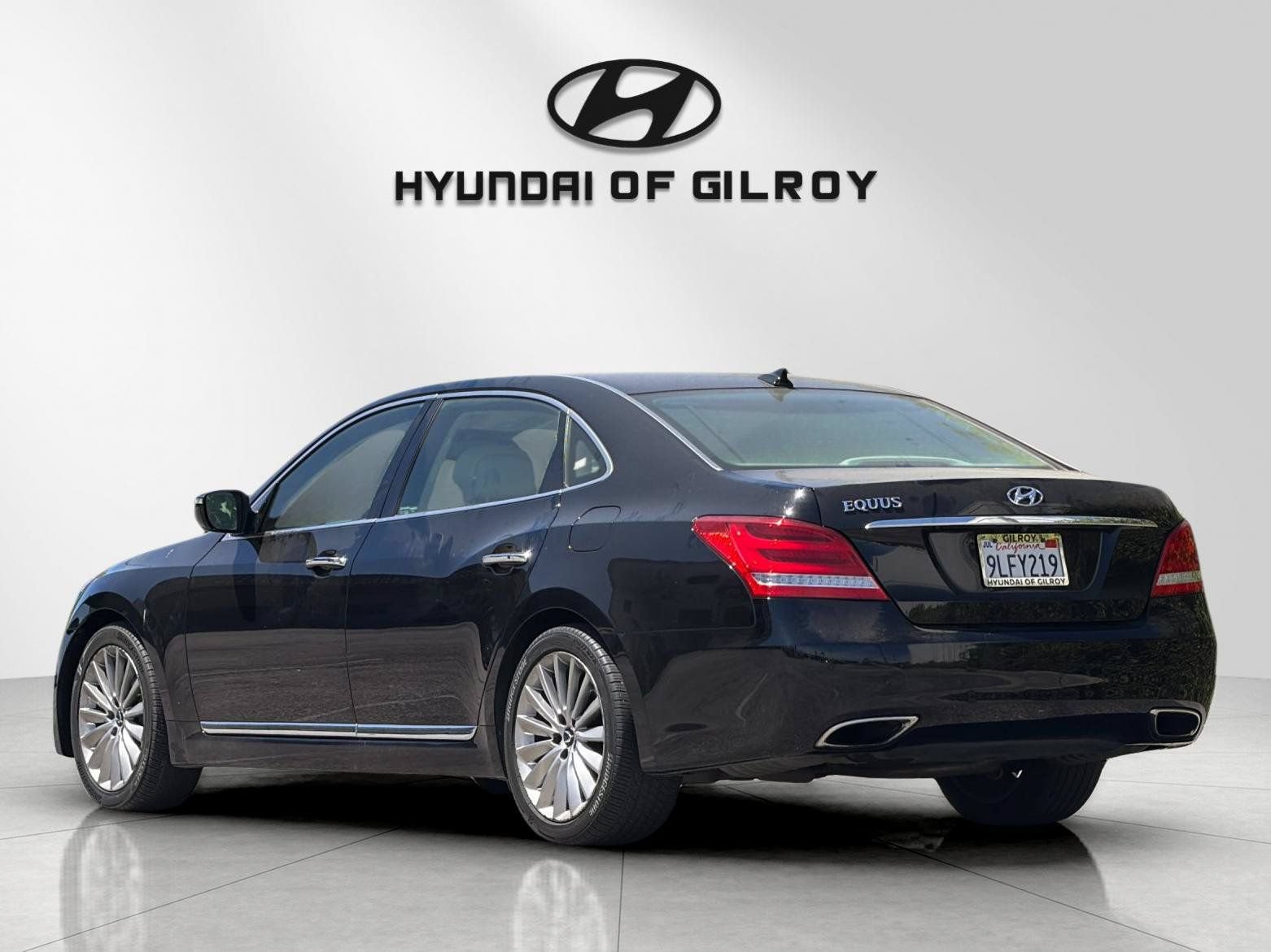 Used 2016 Hyundai Equus Signature RWD image 3