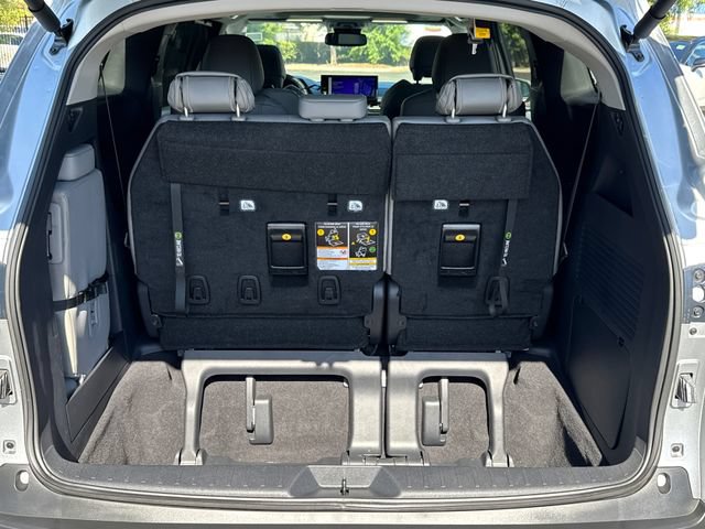 Certified 2025 Toyota Sienna XLE FWD image 9