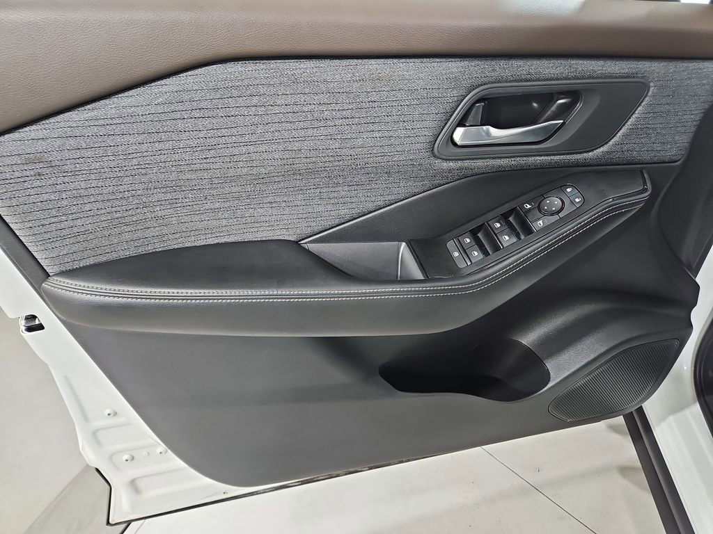 Certified 2021 Nissan Rogue SV image 12