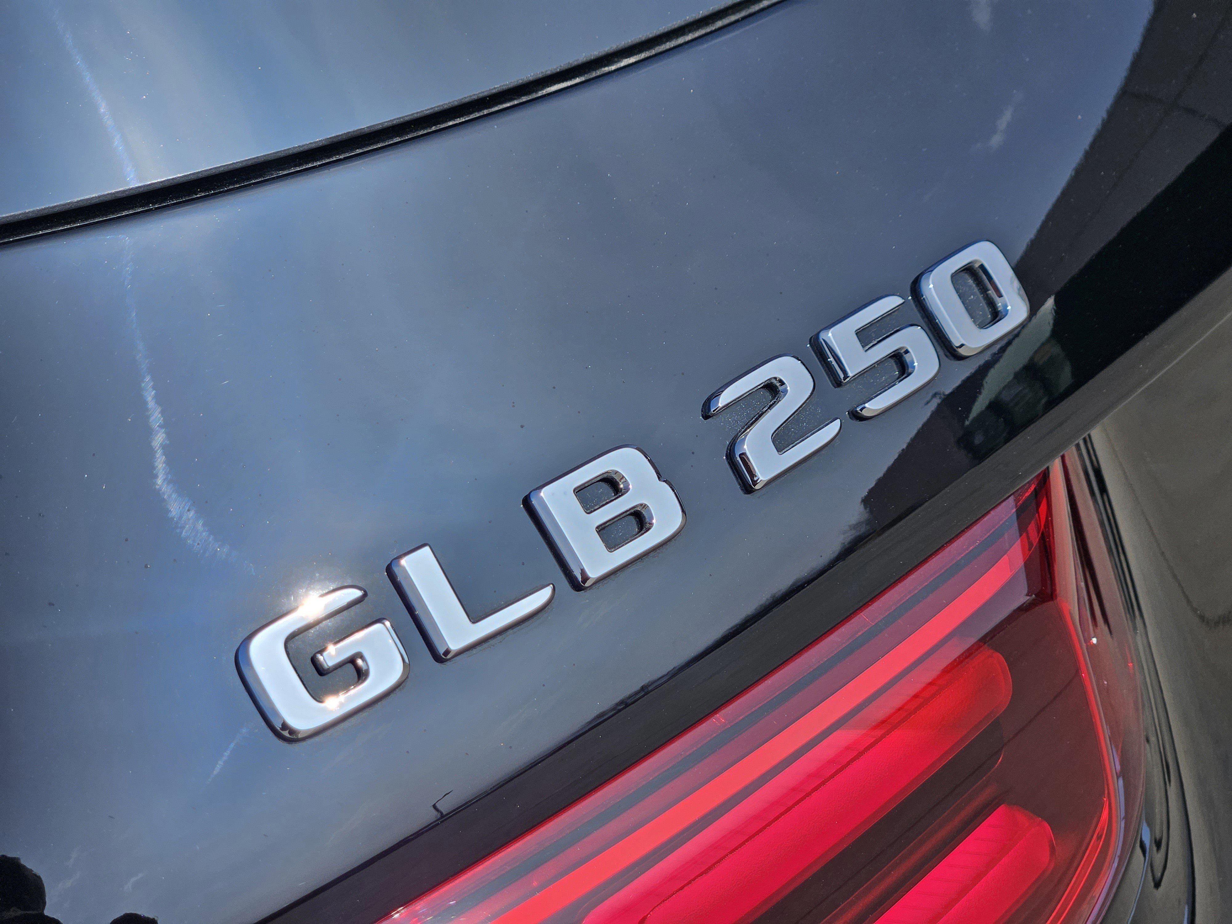 Used 2026 Mercedes-Benz GLB 250 image 25