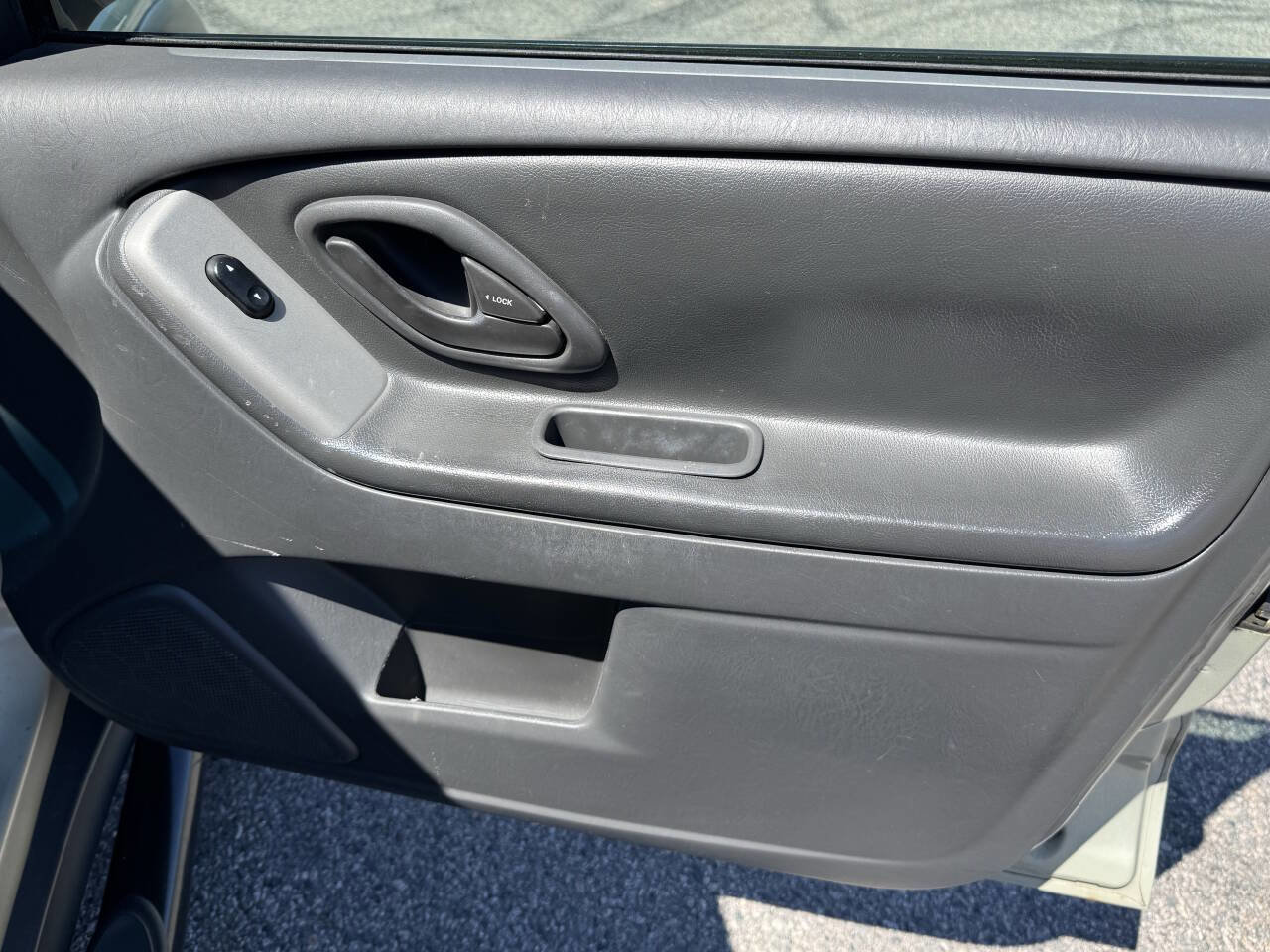 Used 2006 MAZDA Tribute I image 18