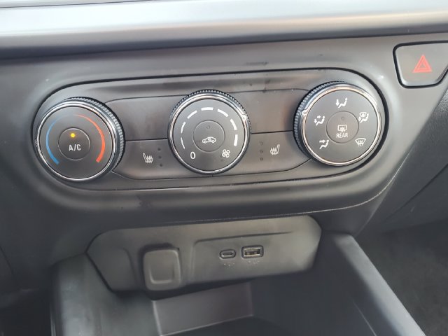 Certified 2024 Chevrolet Trax RS w/ Driver Confidence Package FWD image 28