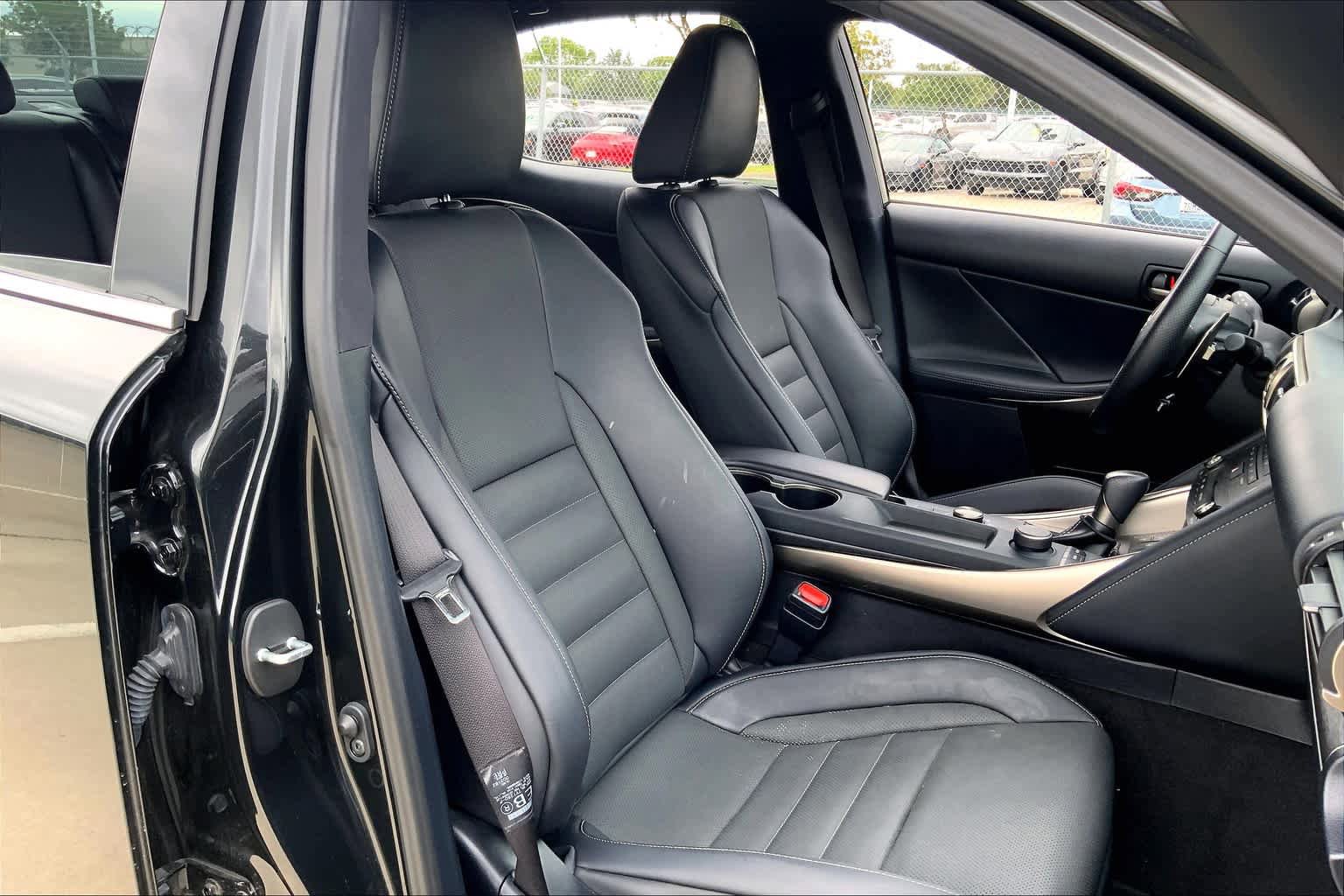 Used 2020 Lexus IS 300 F Sport w/ F Sport Package RWD image 9