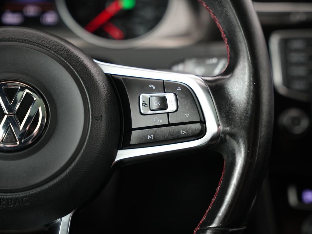 Used 2015 Volkswagen GTI SE FWD image 13