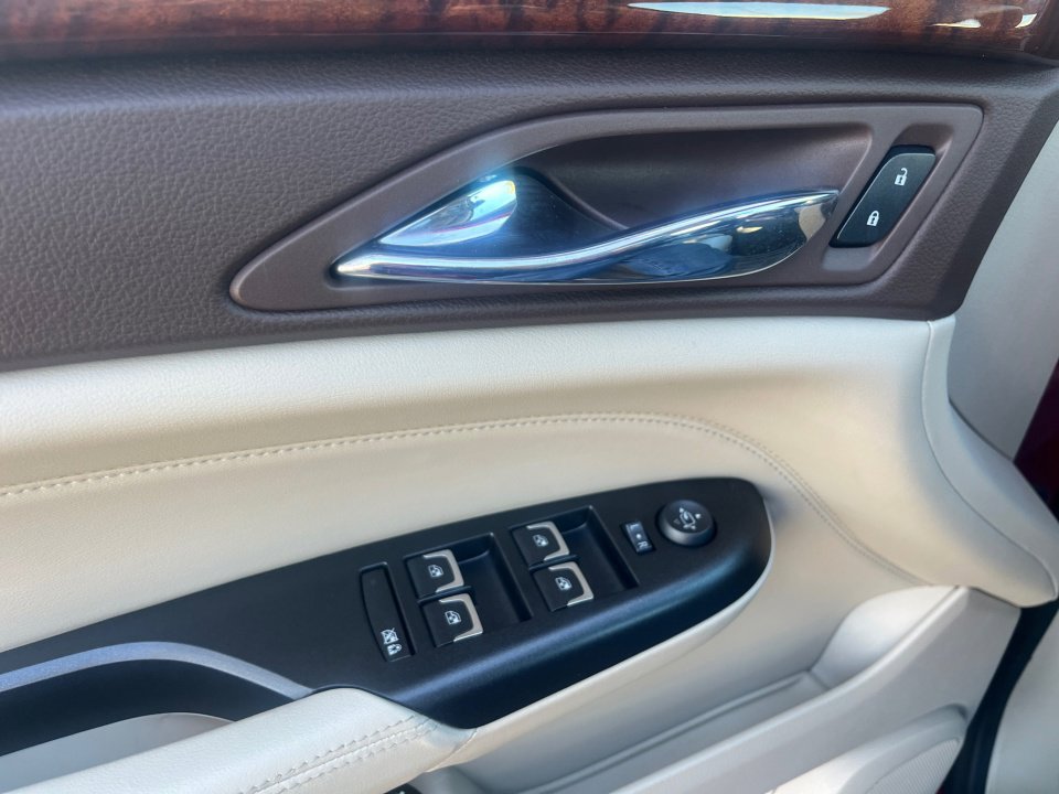 Used 2016 Cadillac SRX Luxury w/ Driver Awareness Package image 32