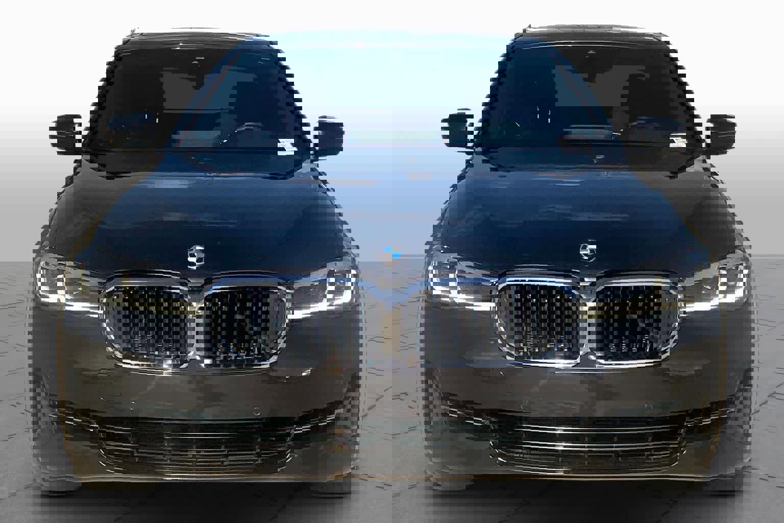 Used 2022 BMW 540i w/ Premium Package image 3