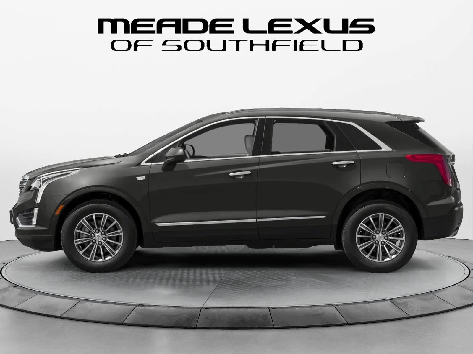 Used 2018 Cadillac XT5 Luxury w/ Driver Awareness Package FWD image 3