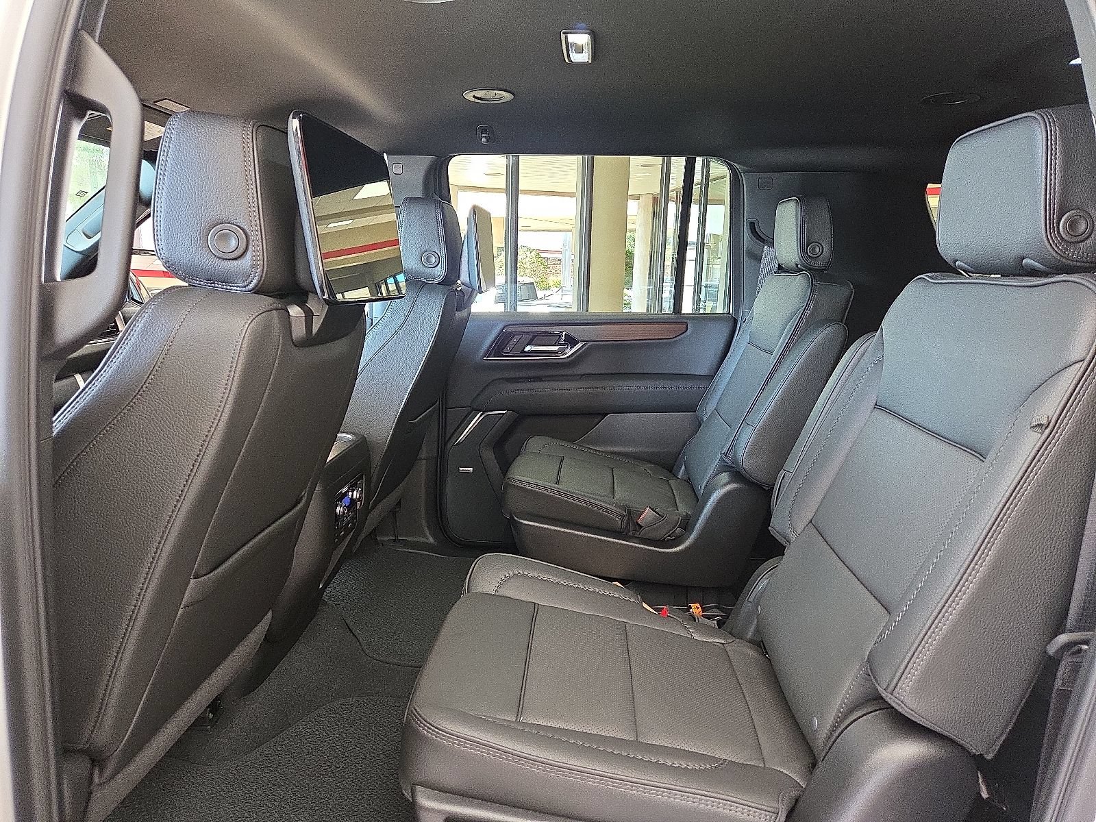 New 2026 GMC Yukon XL Denali w/ Advanced Technology Package AWD/4WD image 9