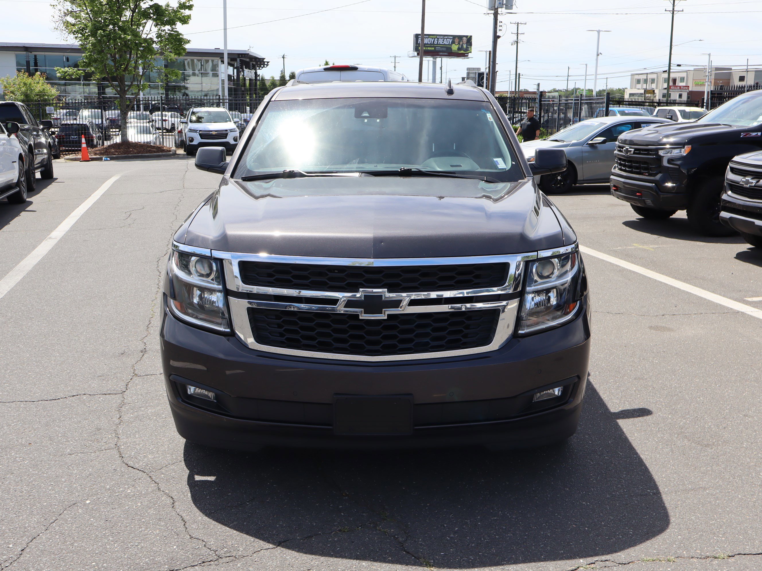 Used 2018 Chevrolet Tahoe LT w/ Luxury Package AWD/4WD image 3