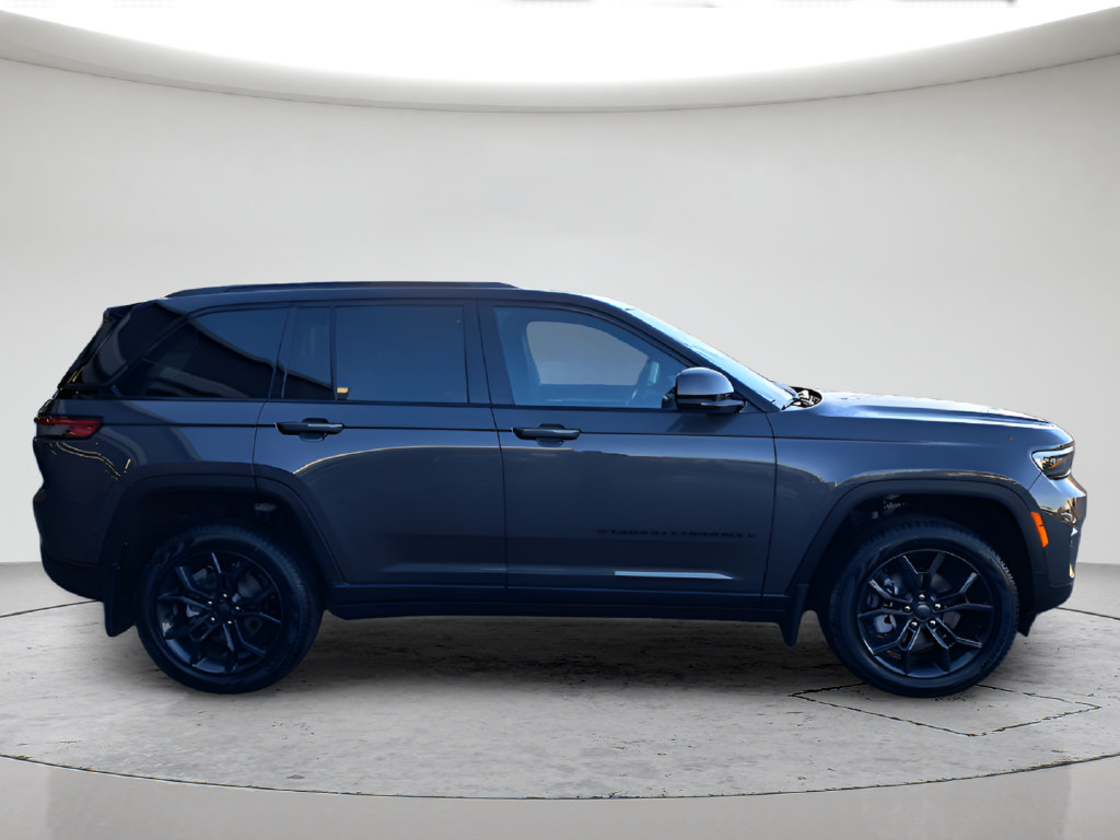 New 2025 Jeep Grand Cherokee Limited w/ MOPAR Finishing Package AWD/4WD image 4