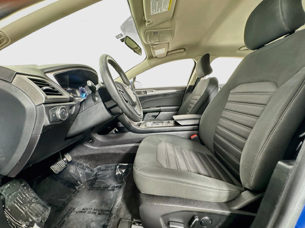 Used 2017 Ford Fusion SE FWD image 10