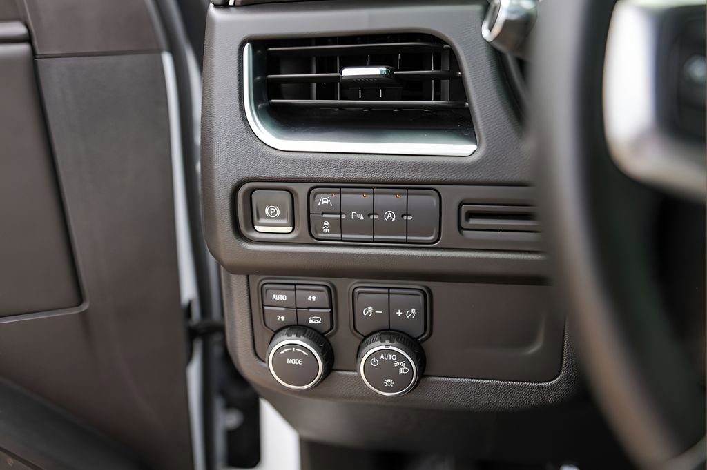Used 2024 Chevrolet Tahoe LT AWD/4WD image 15