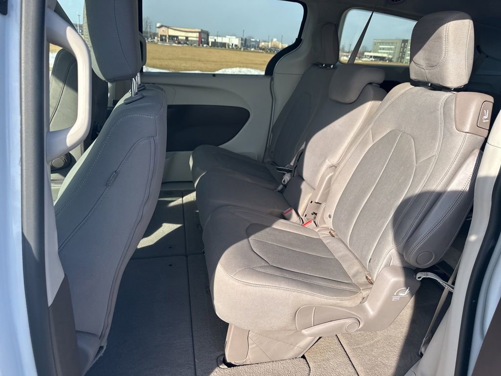 Used 2018 Chrysler Pacifica Touring Plus w/ Tire & Wheel Group image 15