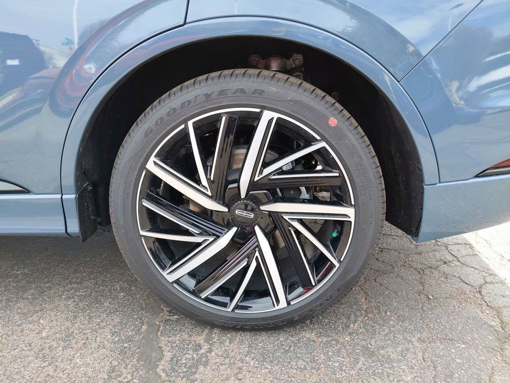 New 2026 Lincoln Aviator Black Label w/ Jet Appearance Package AWD/4WD image 6