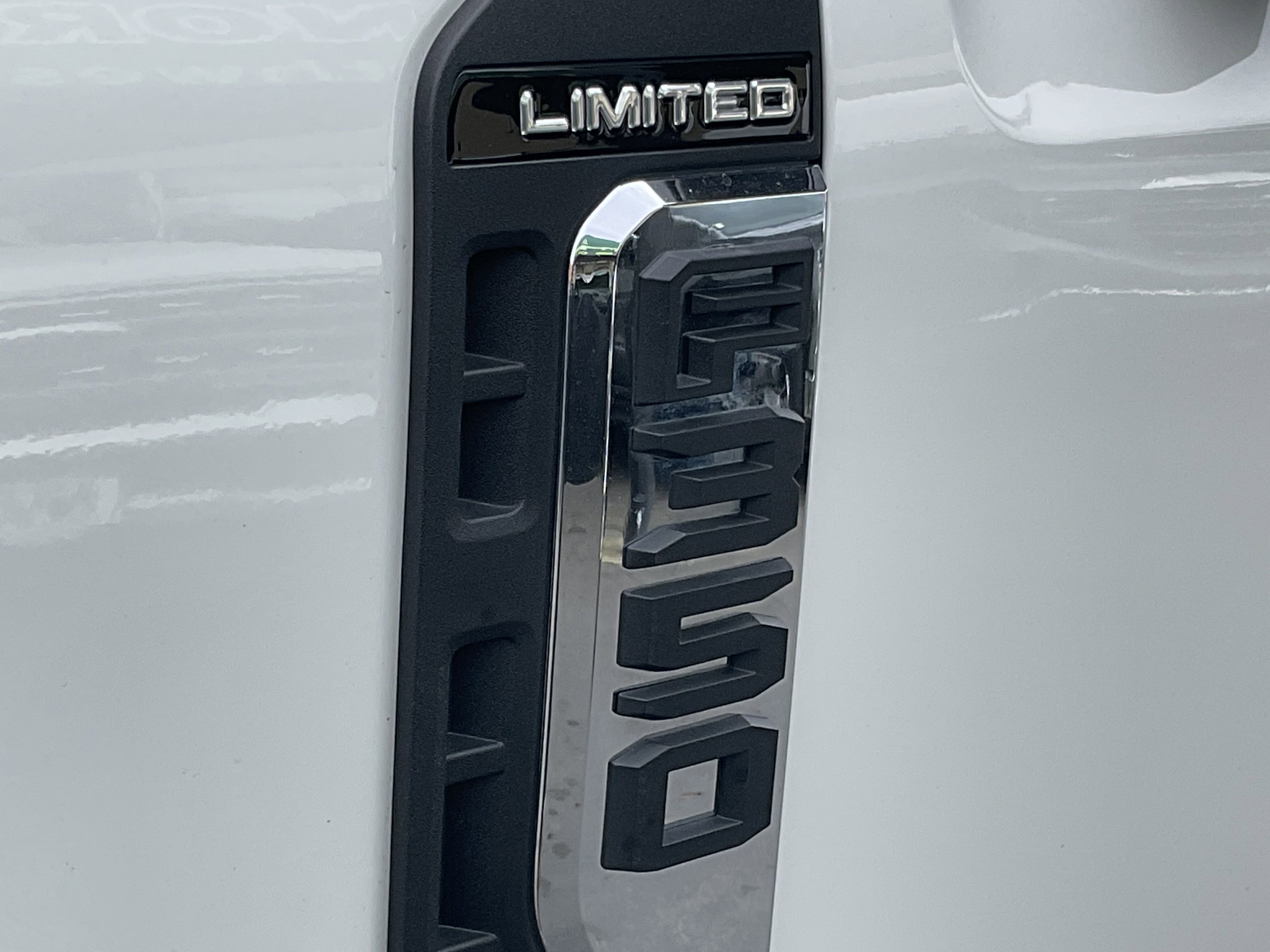 Used 2024 Ford F350 Limited image 7