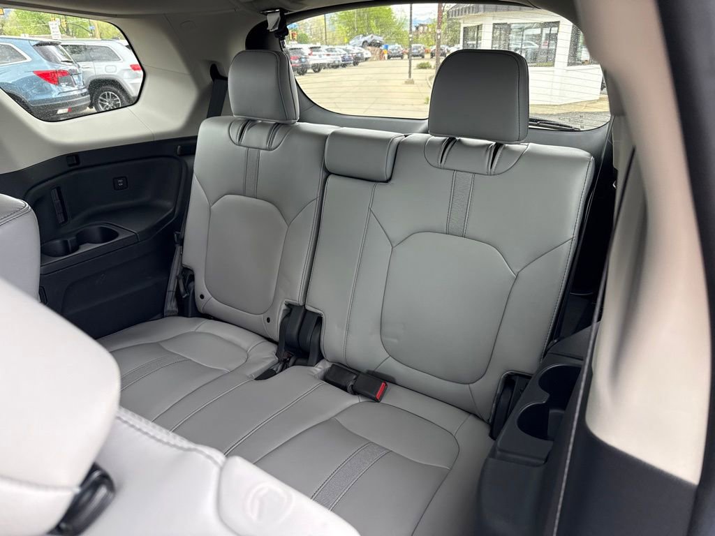 Used 2025 Honda Pilot EX-L image 16