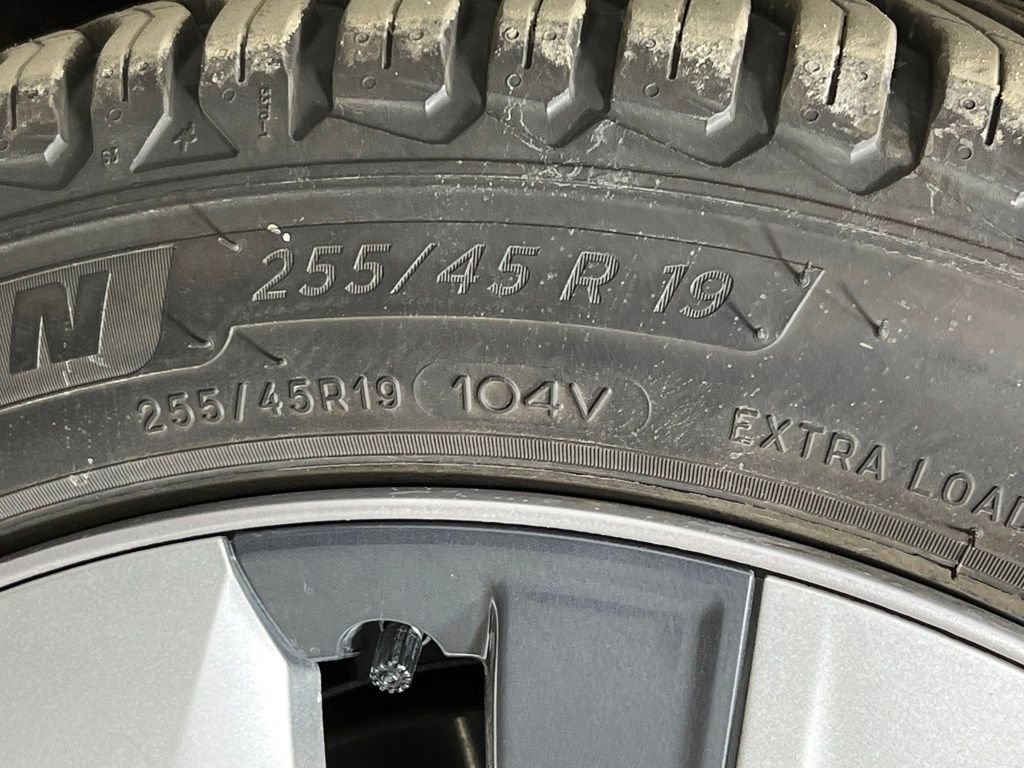 Used 2021 Tesla Model Y Long Range image 38