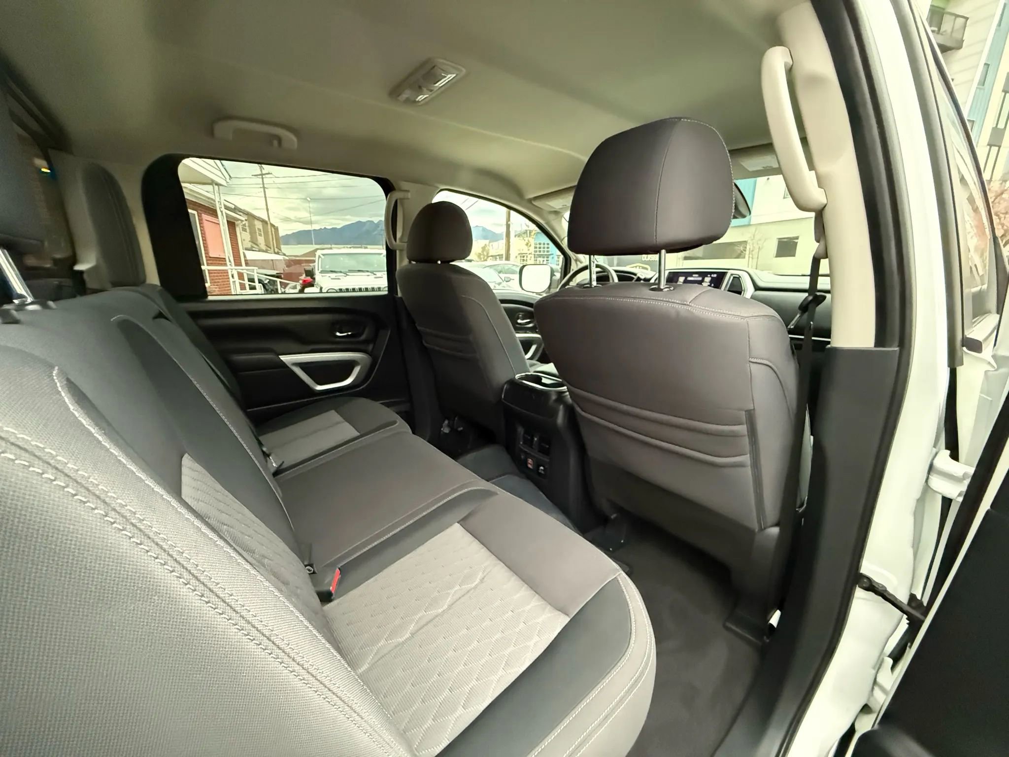 Used 2021 Nissan Titan SV w/ SV Convenience Package image 15