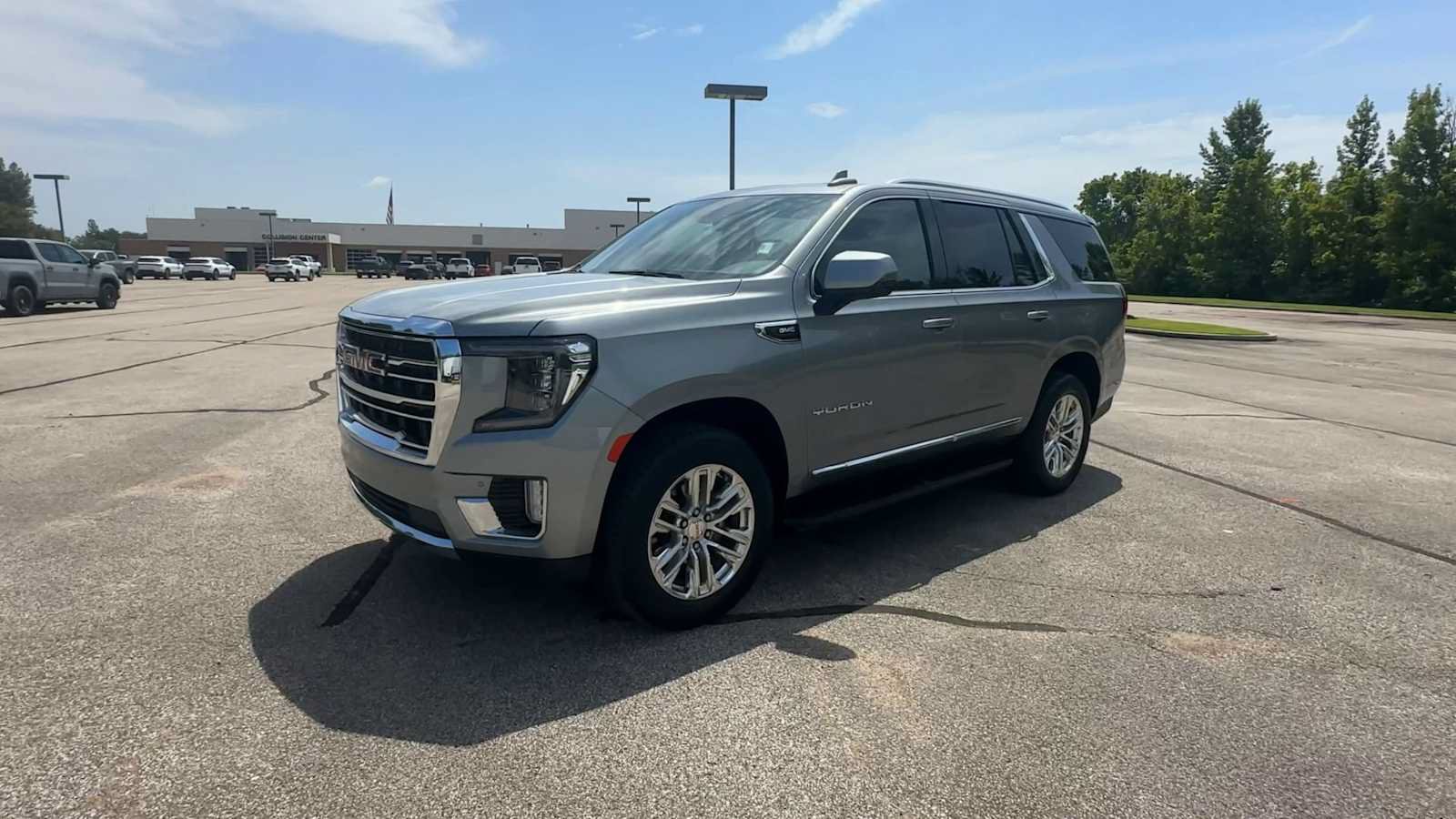 Used 2023 GMC Yukon SLT w/ SLT Luxury Package RWD image 4