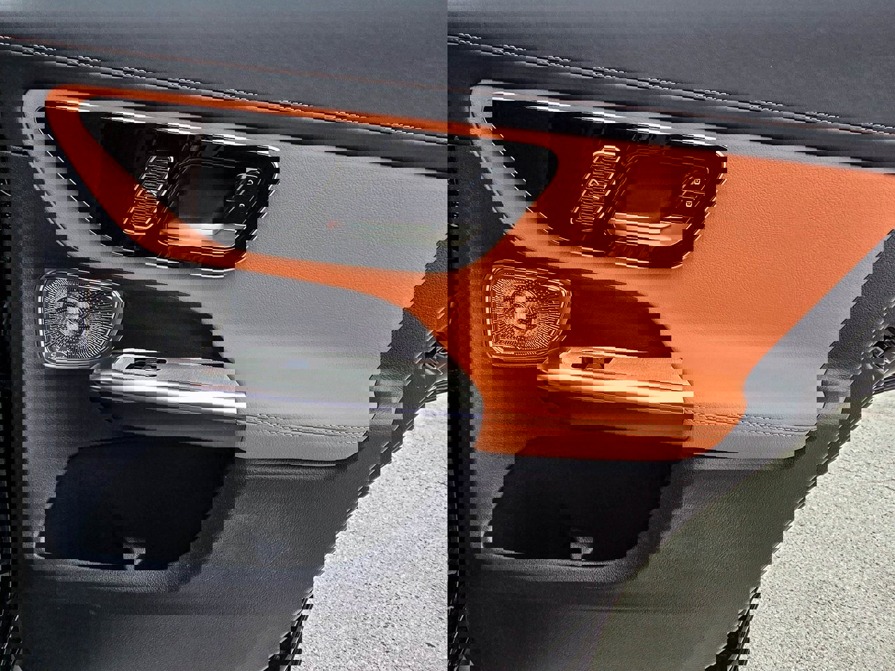 Used 2025 Mercedes-Benz GLC 300 4MATIC image 35