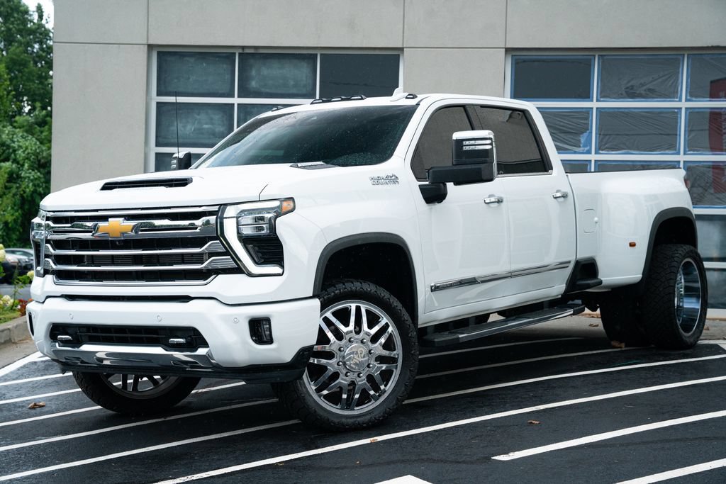 Used 2024 Chevrolet Silverado 3500 High Country AWD/4WD image 2