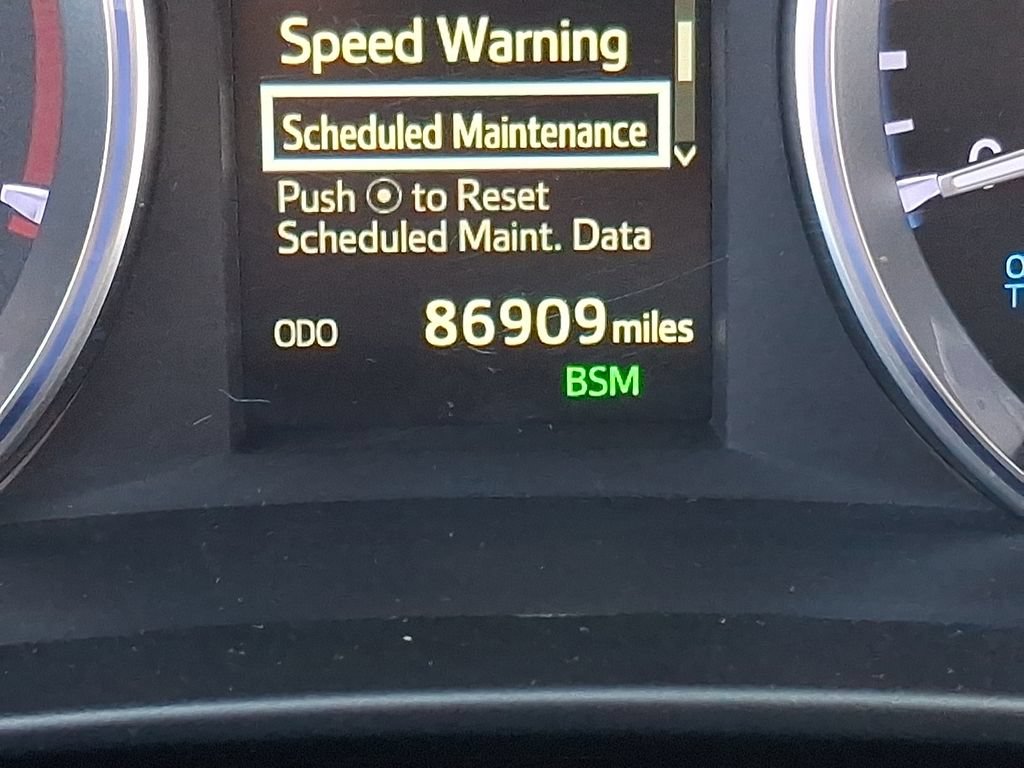 Used 2019 Toyota Highlander XLE AWD/4WD image 23
