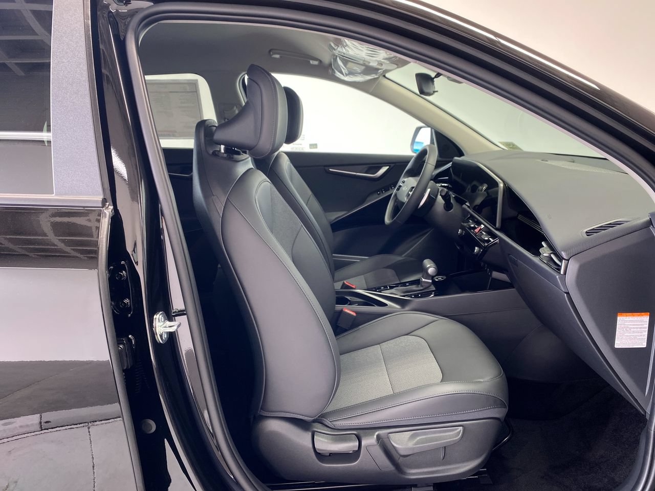 New 2026 Kia Niro EX FWD image 29