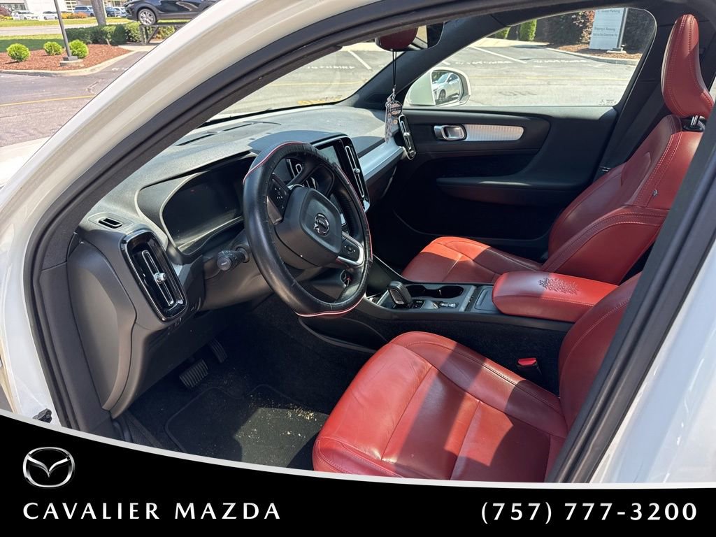 Used 2019 Volvo XC40 T4 Momentum FWD image 10
