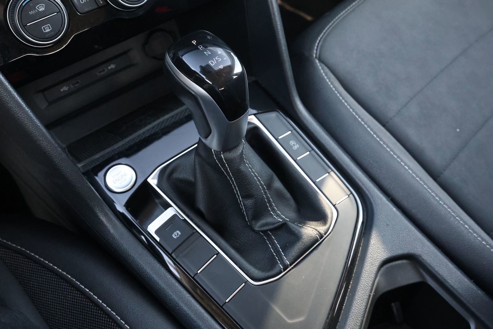 Used 2024 Volkswagen Taos SE image 26