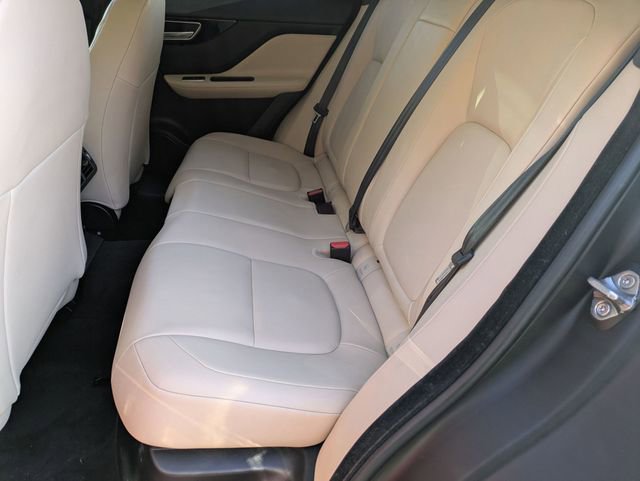 Used 2020 Jaguar F-PACE Premium image 15