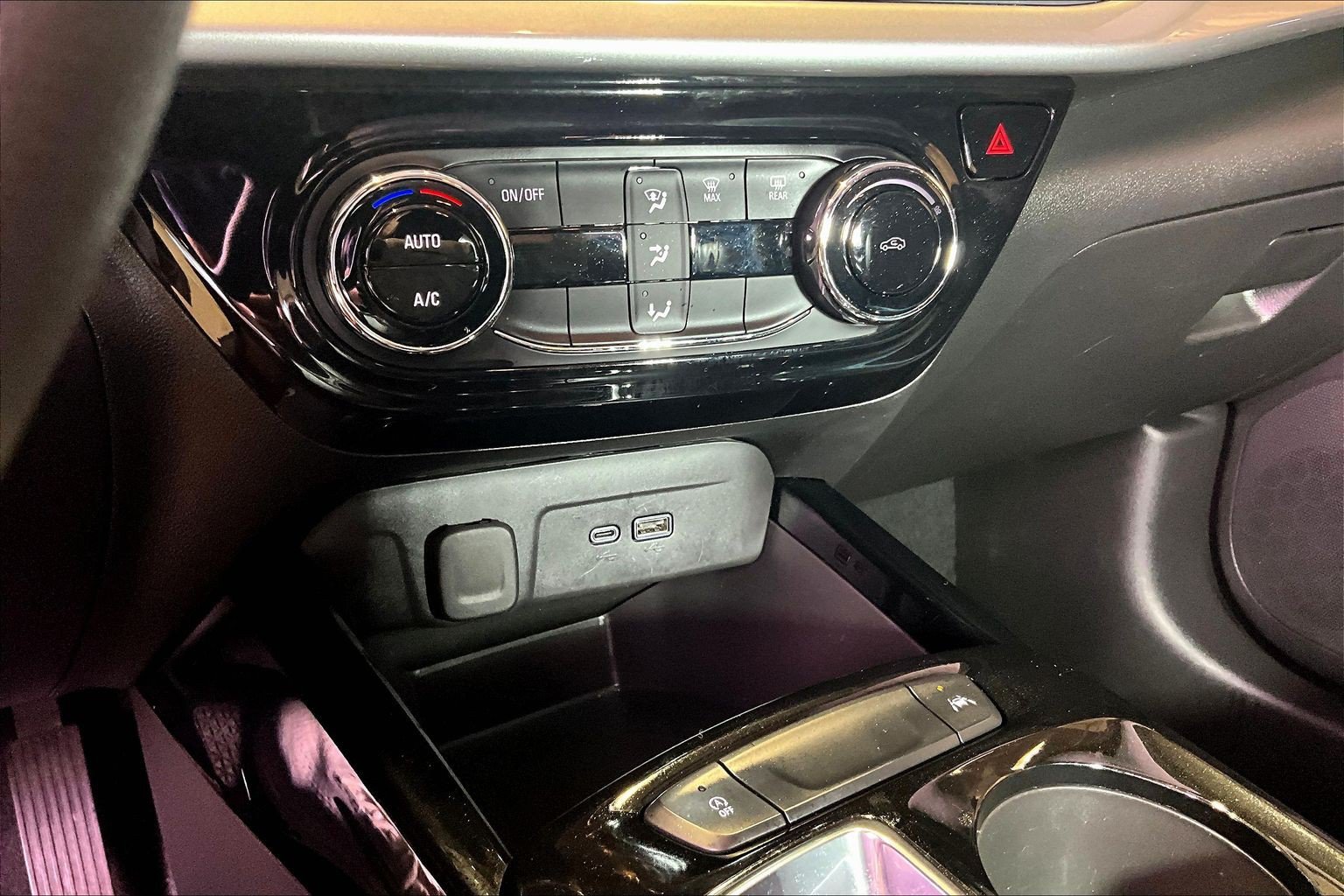 Used 2025 Chevrolet Trax LT FWD image 16
