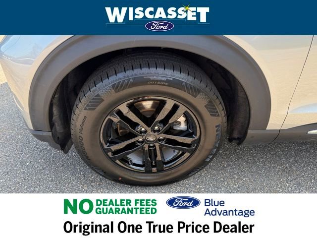 Certified 2022 Ford Explorer XLT w/ Equipment Group 202A image 29