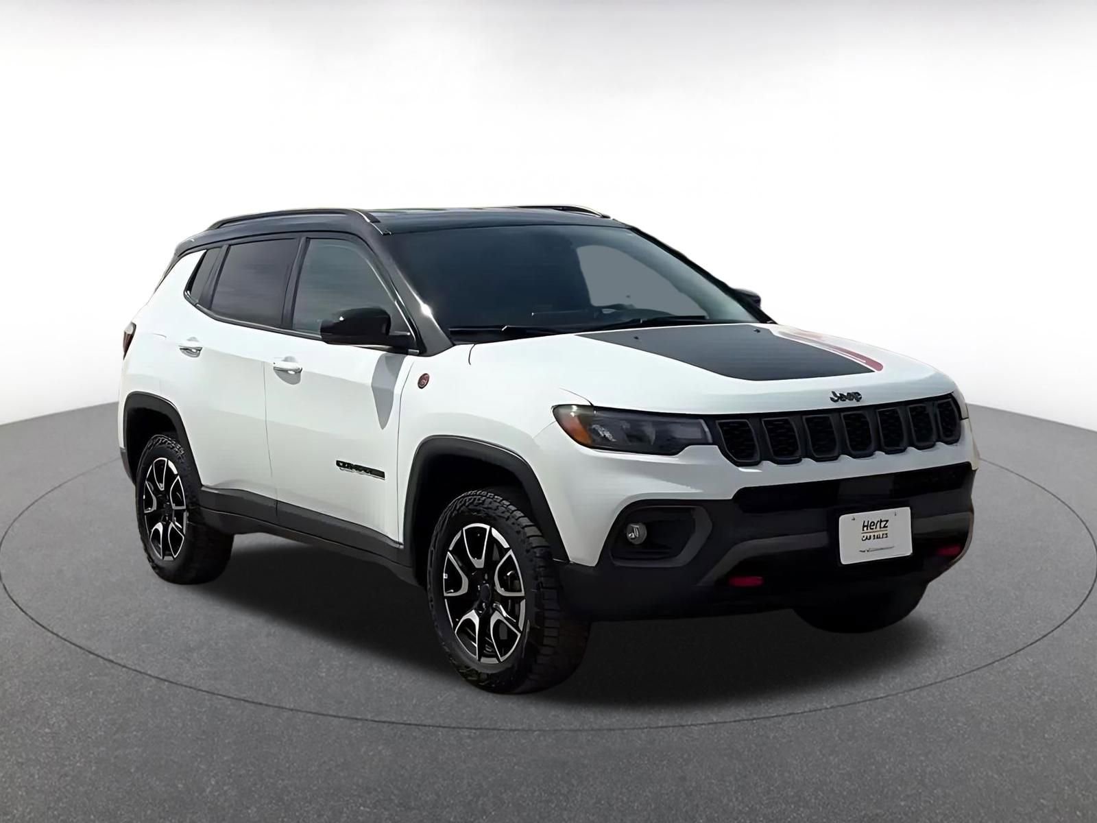 Used 2025 Jeep Compass Trailhawk image 2