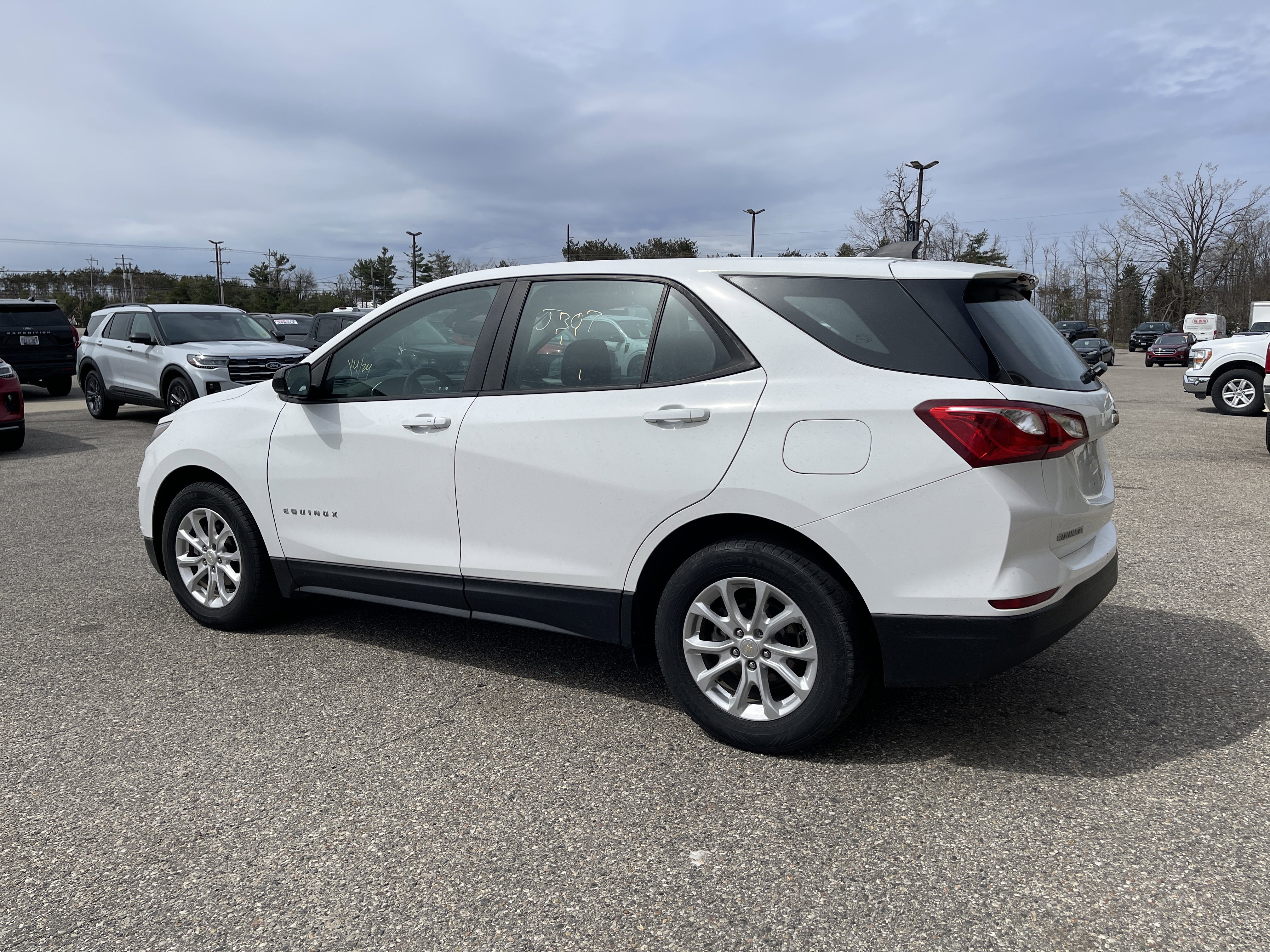 Used 2020 Chevrolet Equinox LS w/ LPO, Floor Liner Package FWD image 6
