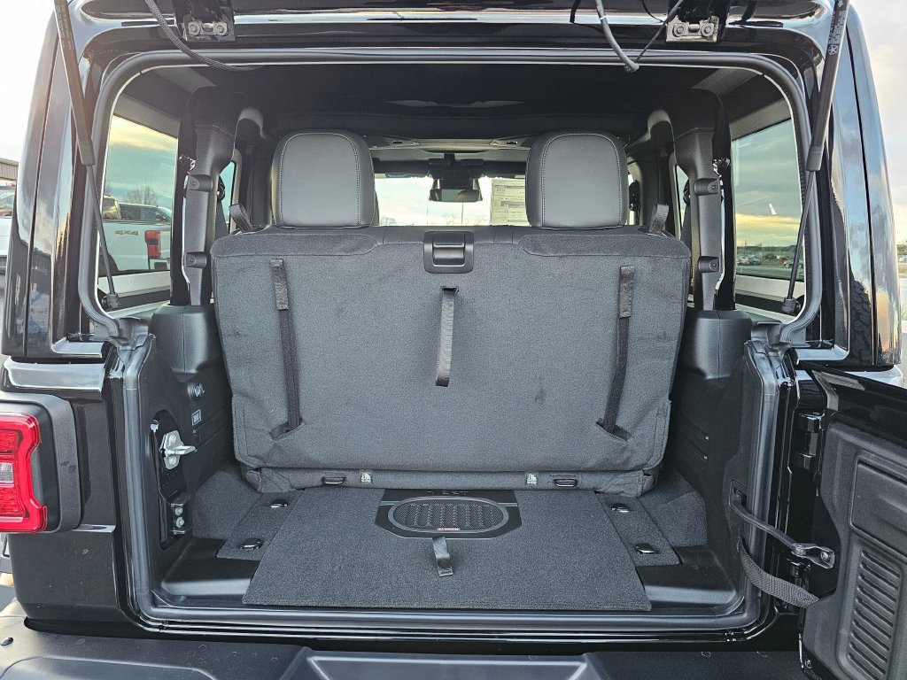 New 2026 Jeep Wrangler Rubicon AWD/4WD image 28