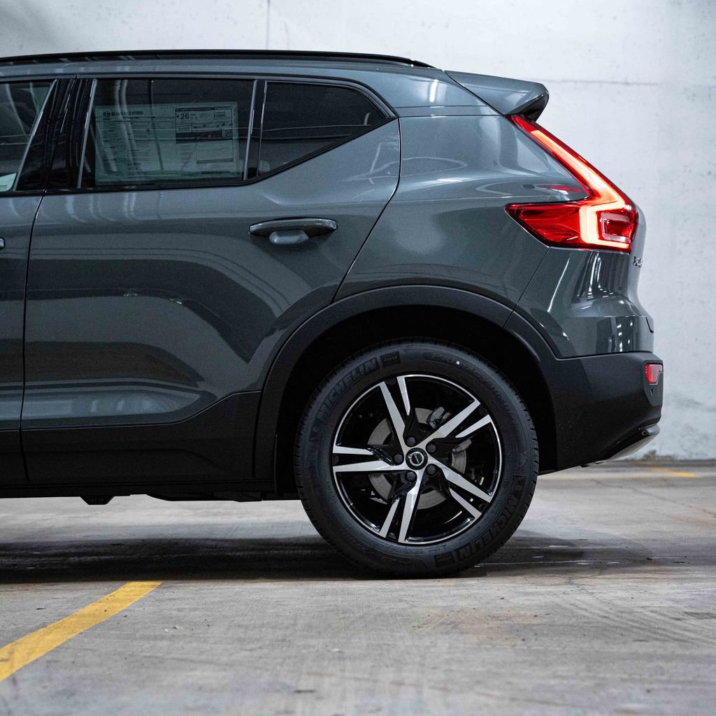 New 2026 Volvo XC40 B5 Core AWD/4WD image 4