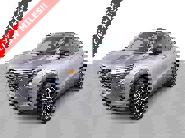 Used 2025 Chevrolet Trax RS w/ Sunroof Package image 4