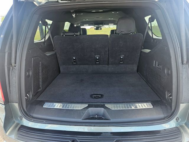Used 2023 Chevrolet Suburban Premier AWD/4WD image 23