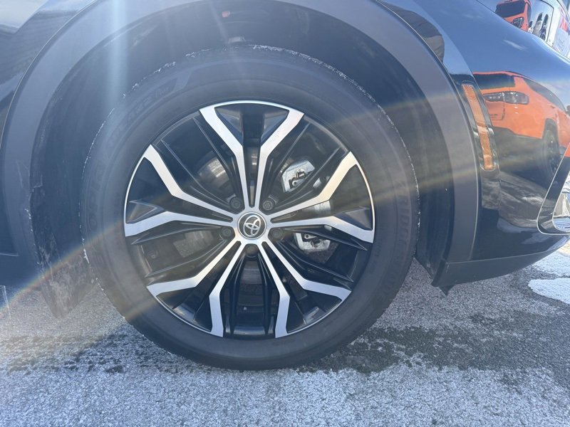 Certified 2025 Toyota Crown XLE image 4