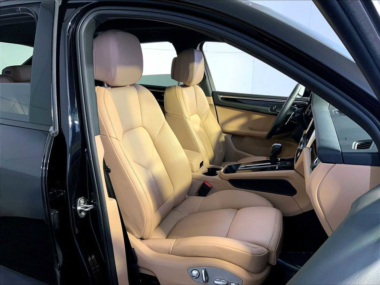 Certified 2025 Porsche Macan image 18