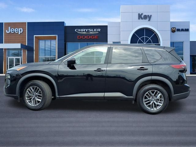 Used 2024 Nissan Rogue S AWD/4WD image 2