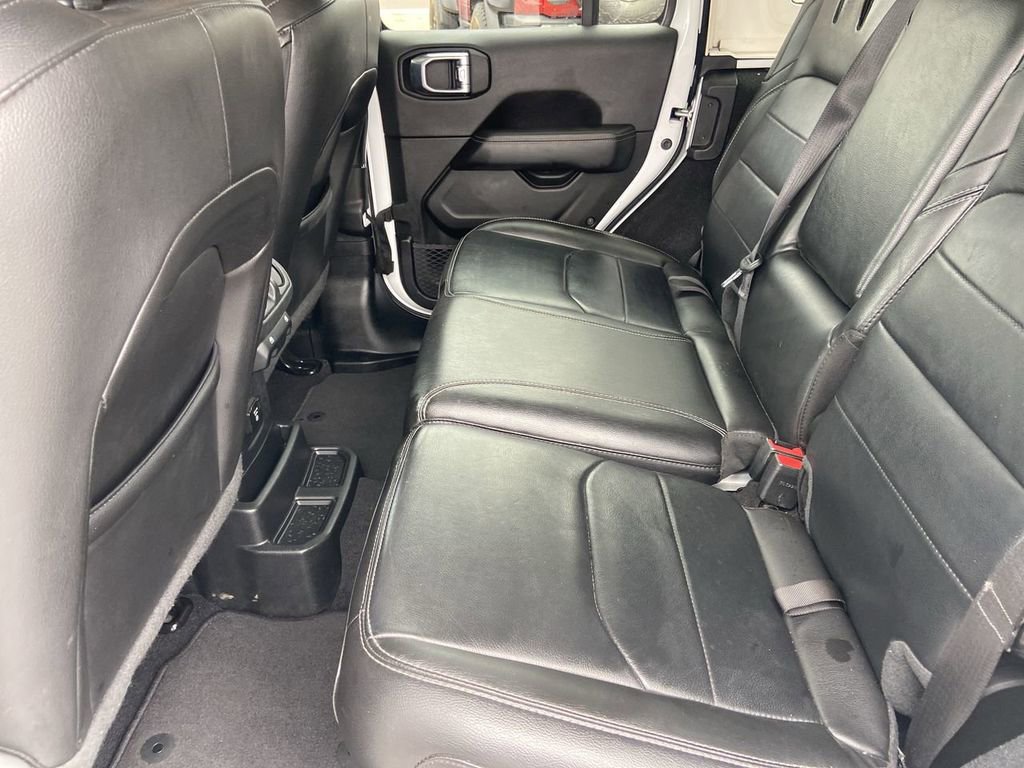 Used 2023 Jeep Wrangler Unlimited Sahara w/ Cold Weather Group AWD/4WD image 21